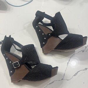 going out wedges Y2K